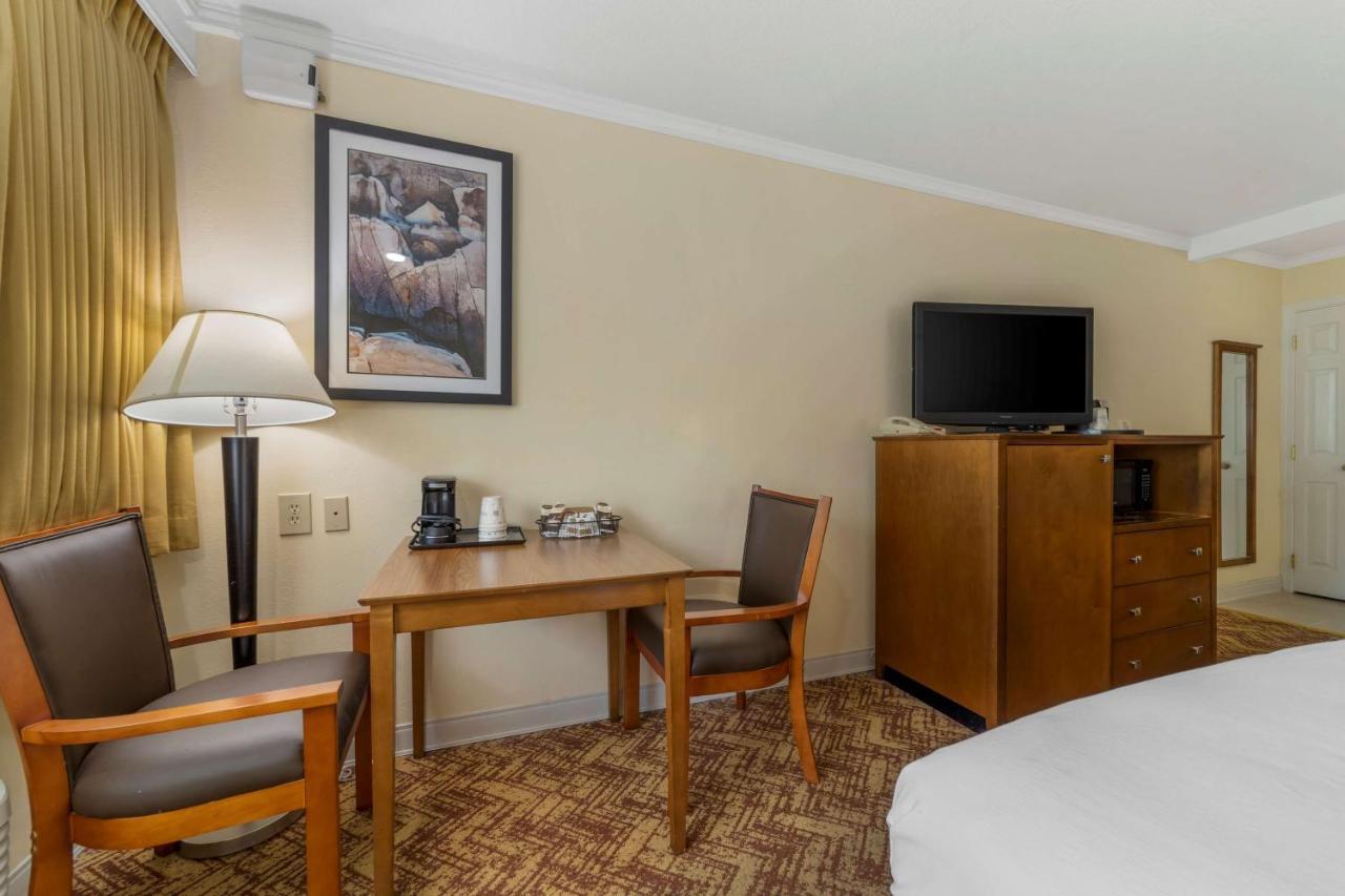 Best Western Plus Northwoods Inn Crescent City Ngoại thất bức ảnh